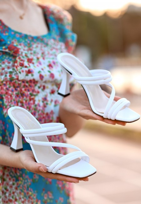 Sarax Beyaz Cilt Topuklu Terlik