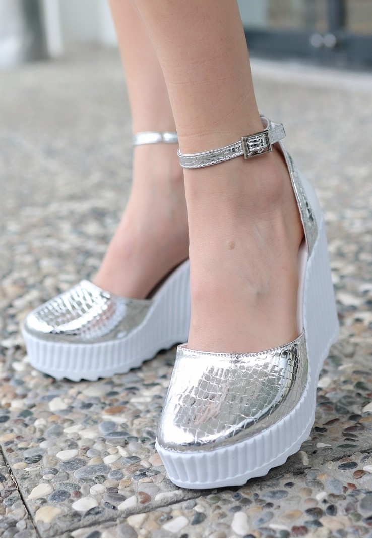 Leone Gümüş Rugan Dolgu Topuk Ayakkabı