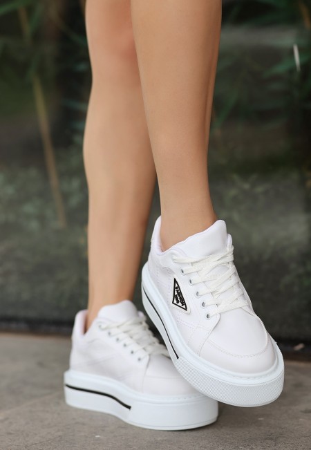 Julya Beyaz Cilt Bağcıklı Spor Ayakkabı