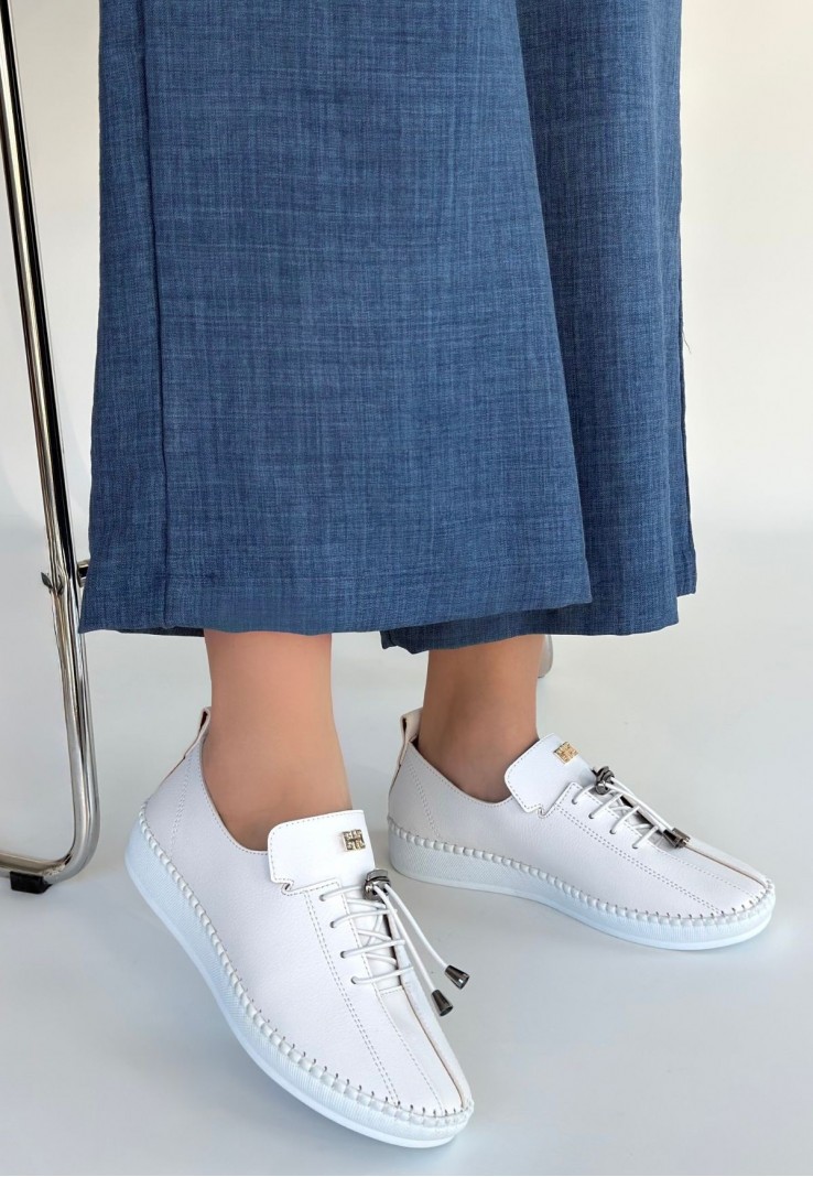 Warte Beyaz Cilt Bağcıklı Spor Ayakkabı Warte Beyaz Cilt Bağcıklı Spor Ayakkabı