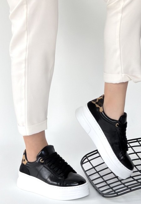 Jetan Siyah Rugan Bağcıklı Spor Ayakkabı Jetan Siyah Rugan Bağcıklı Spor Ayakkabı