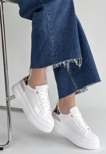 Jetan Beyaz Rugan Bağcıklı Spor Ayakkabı Jetan Beyaz Rugan Bağcıklı Spor Ayakkabı