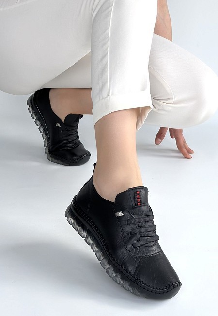 Kitta Siyah Deri Bağcıklı Spor Ayakkabı