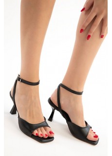 Soha Siyah Cilt Topuklu Bilekten Kemerli Ayakkabı