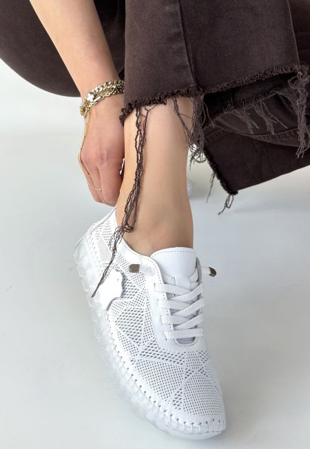 Omma Beyaz Deri Lazerli Bağcıklı Spor Ayakkabı Omma Beyaz Deri Lazerli Bağcıklı Spor Ayakkabı